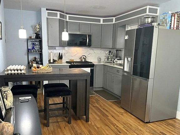 3rd image of 578 E 23rd St Floor 1