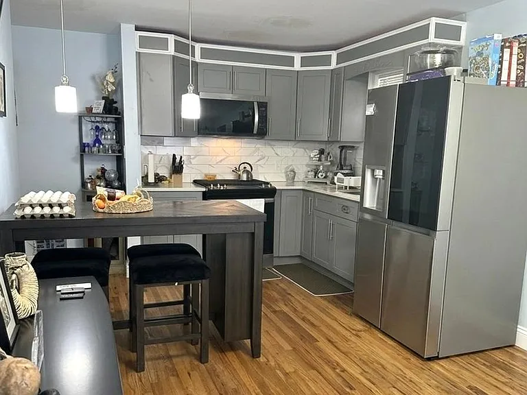 578 E 23rd St #1 — Photo 3