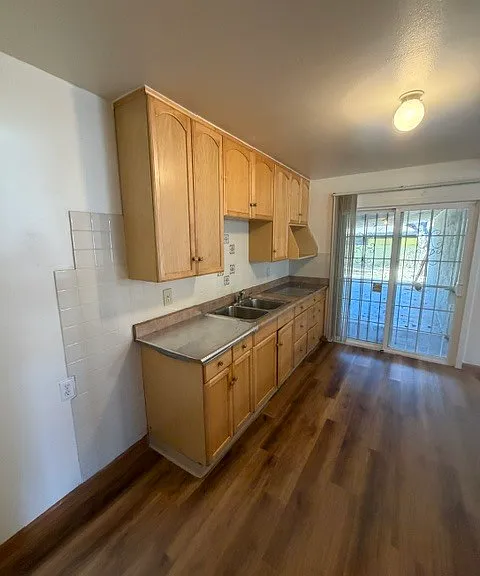 3048 Harris Ave — Photo 5