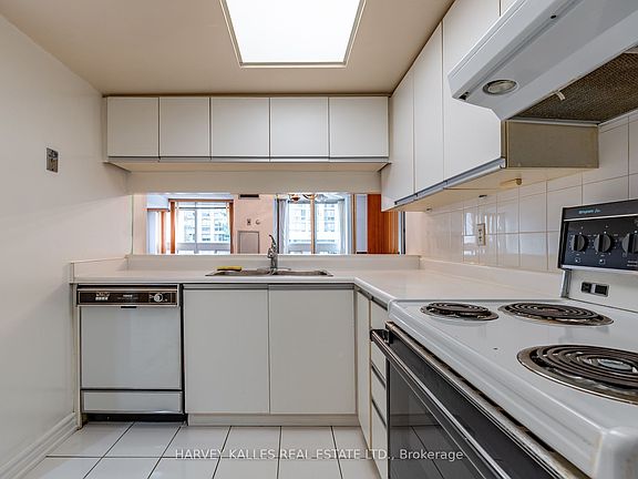 4th image of 5 Kenneth Ave Unit 205