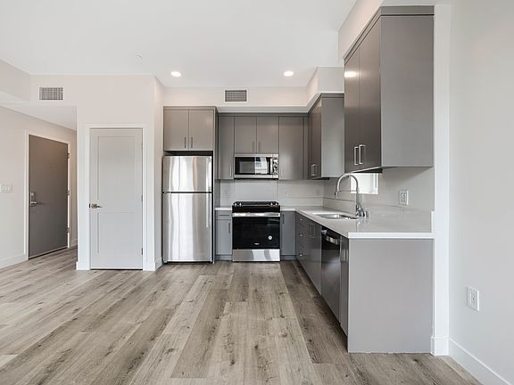 4th image of 3308 Mentone Ave #101