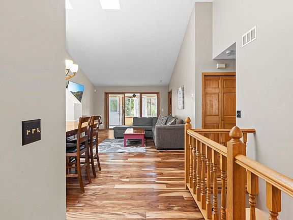 3rd image of 14621 Embassy Ave
