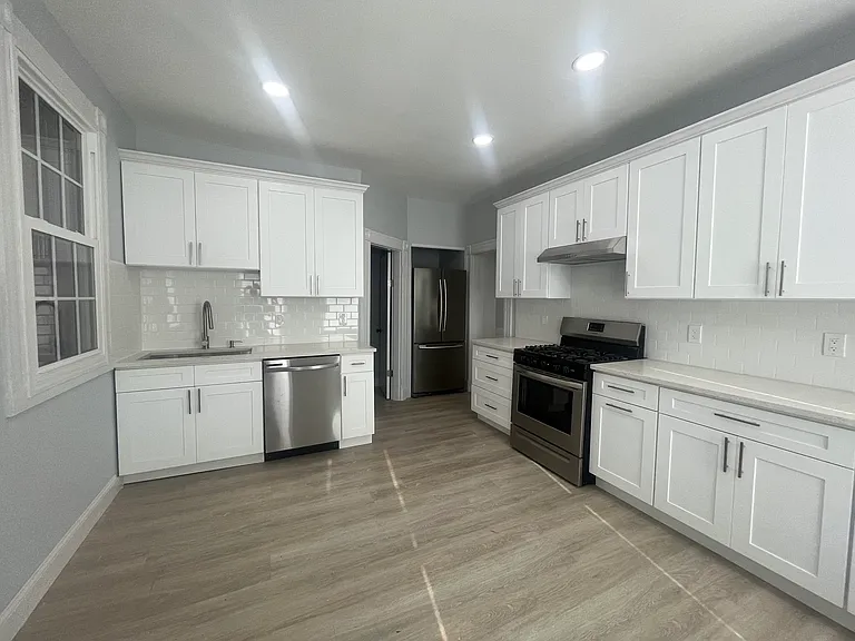168 Maple St #1W — Photo 2