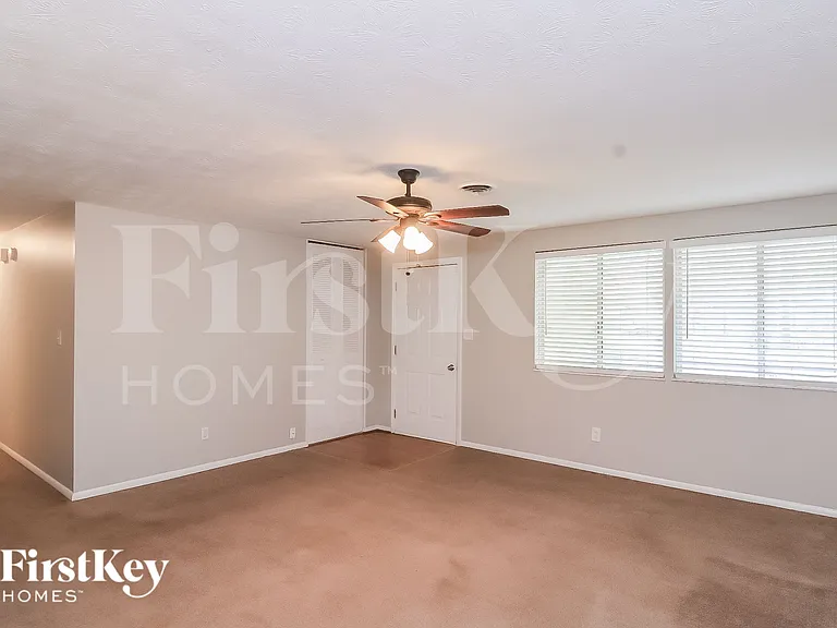 4788 N Cir — Photo 2
