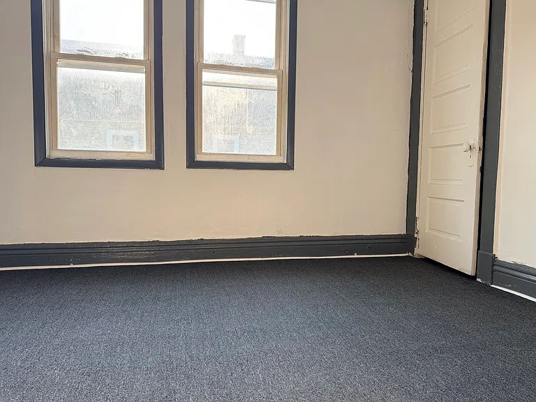 634 E Ferry St #2 — Photo 5