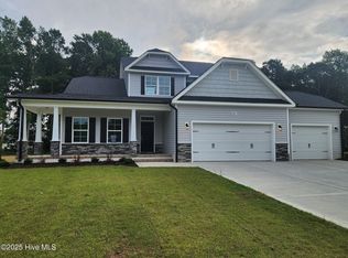 2921 Tucker Hill Dr, Grimesland, NC 27837