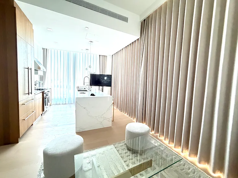 35-32 Leavitt St #Penthouse A — Photo 7
