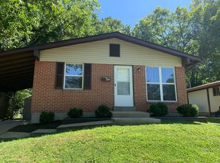 440 Ballwin Ave, Ballwin, MO 63021
