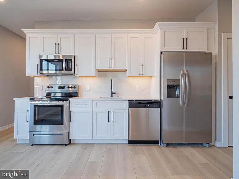 769 S 10th St #4B — Photo 4