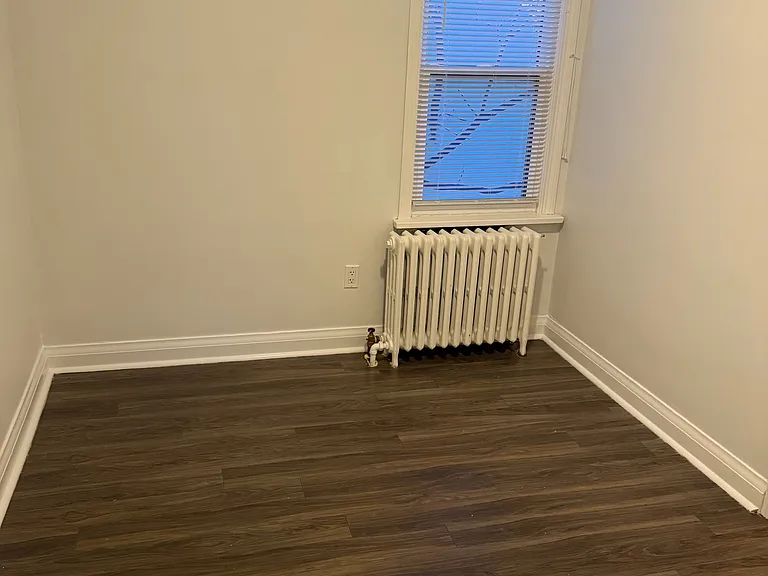160 Welland Ave #2 — Photo 6