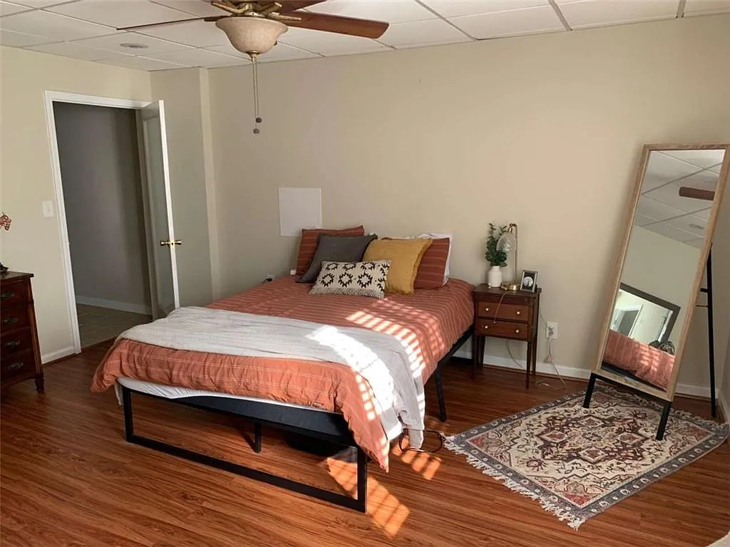 1 bed, 1.5 bath, $1,350 — Photo 4