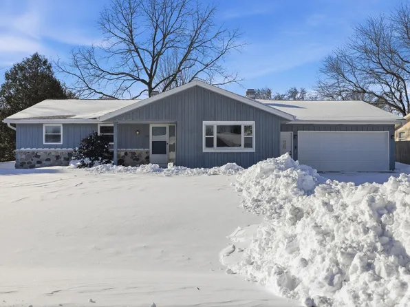 1381 Silverwood Ln, Neenah, WI 54956
