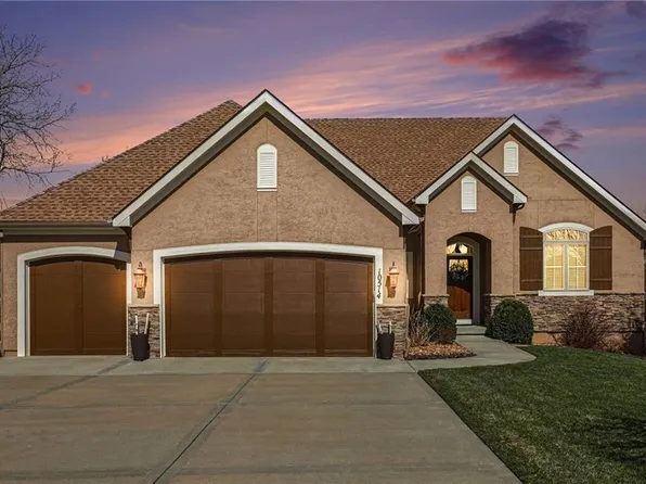 10514 NW 79th Pl, Weatherby Lake, MO 64152