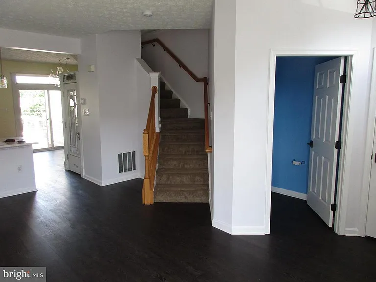 1024 Jeanett Way — Photo 33