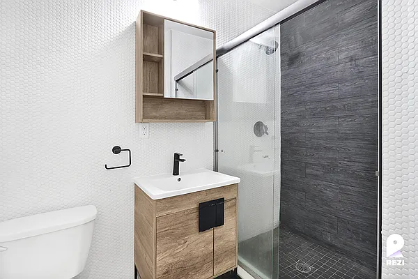 Rented by REZI | media 5