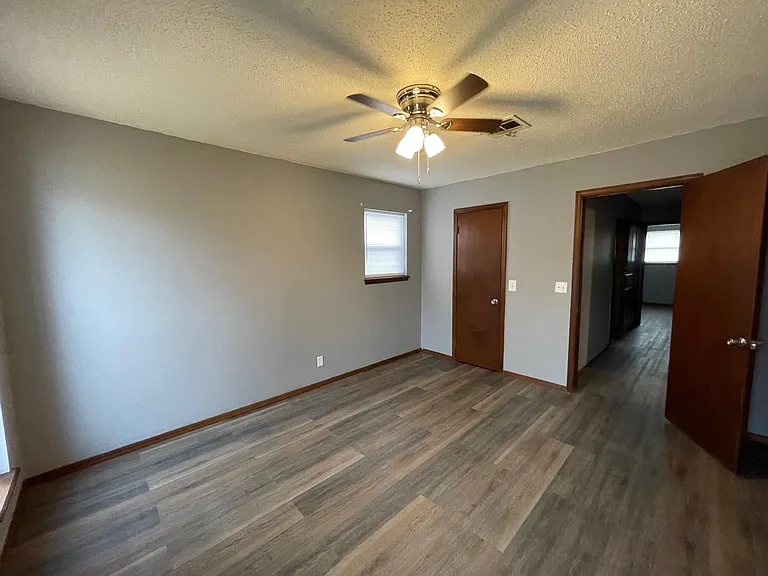 208 N Eastern Ave — Photo 6