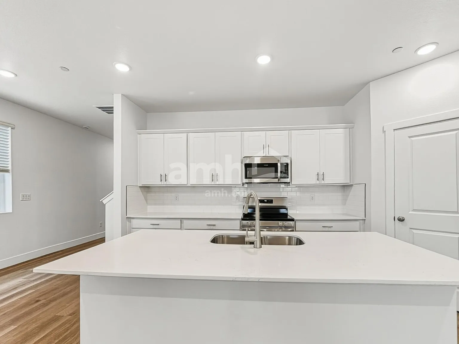 4 bed, 2.5 bath, 2145 sqft, $2,810 — Photo 3