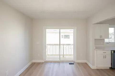 3 bed, 2.5 bath, 1600 sqft, $1,000 — Photo 3