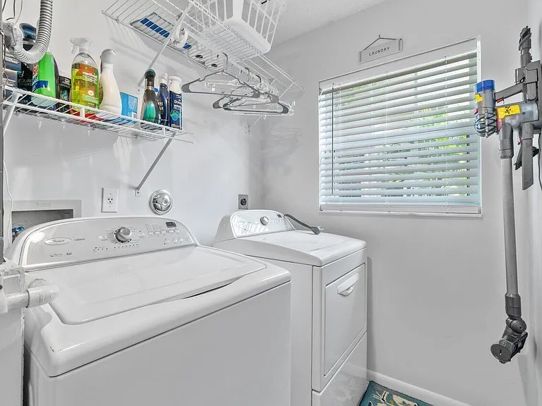 7916 Coral Pointe Dr — Photo 25