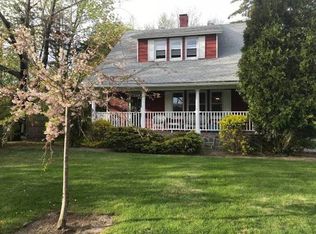 17 Vail Ave, East Quogue, NY 11942