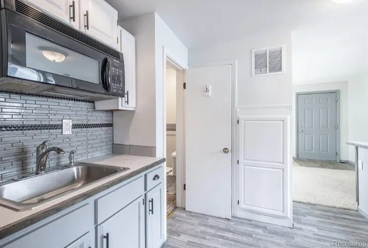 1377 Allen St — Photo 3