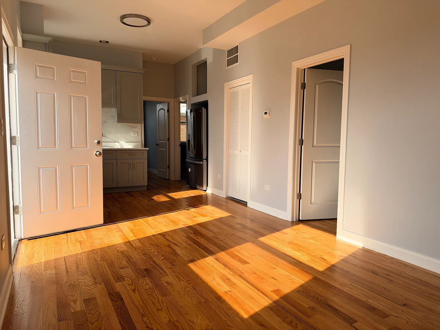 3 bed, 900 sqft, $1,995 — Photo 1
