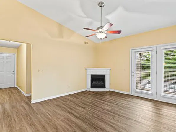 691 Napa Valley Ln APT 9, Fort Mitchell, KY 41017