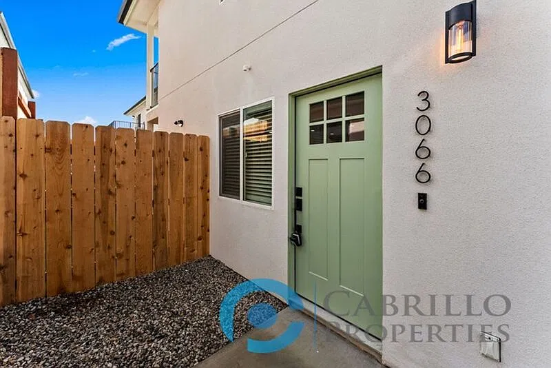 3 bed, 2.0 bath, 1050 sqft, $3,425 — Photo 3