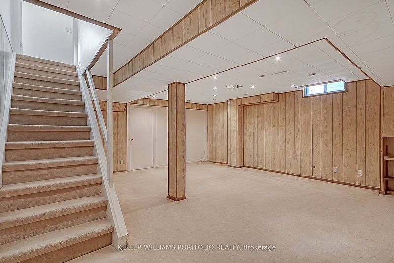 Ajax House for rent - 5 Bedrooms — photo 28