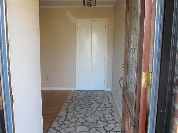 2nd image of 3412 Sommerville Dr