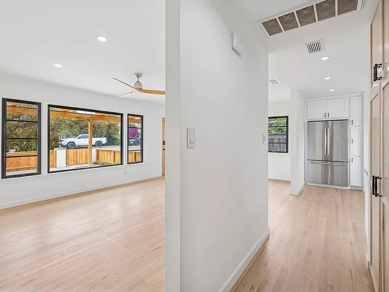1061 Buena Vista Way — Photo 22