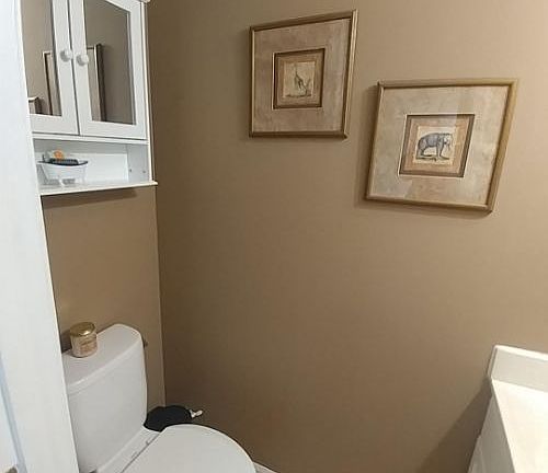 4th image of 900 Gainsborough Ct