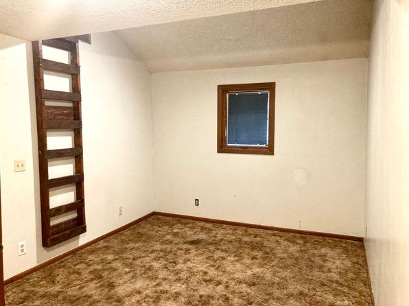 617 8th Ave, Dodge City, KS 67801