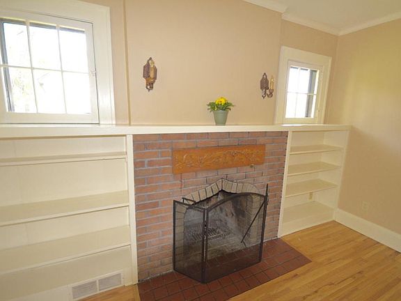 5th image of 518 Raymond Ave