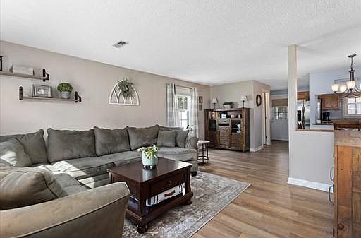 5th image of 2701 Forest Park Dr