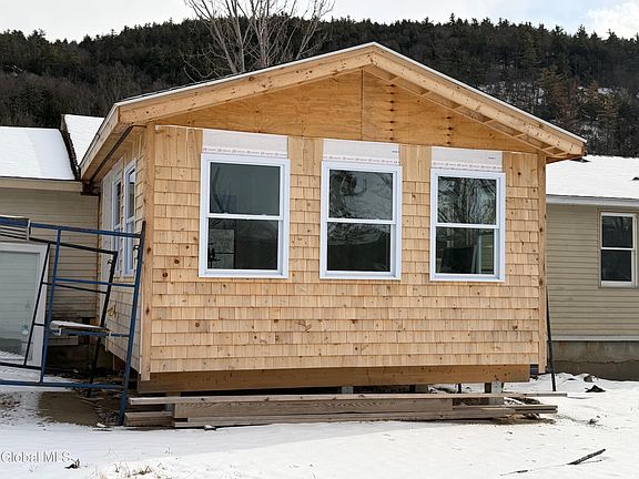 5th image of 404 Black Point Road