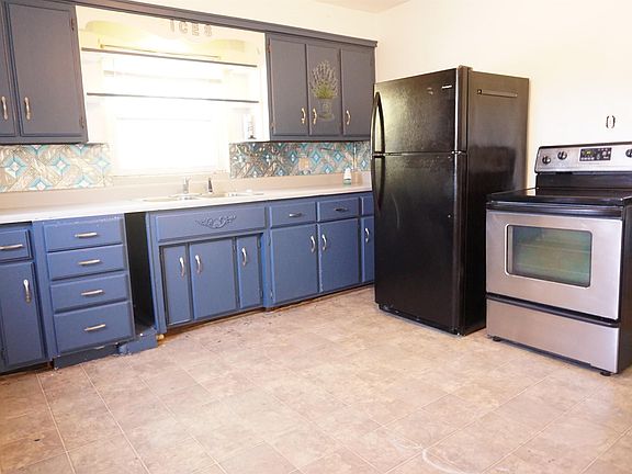 5th image of 800 W Lusher Ave