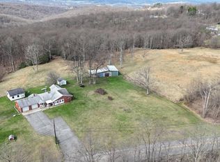 2104 Summers School Rd, Morgantown, WV 26508