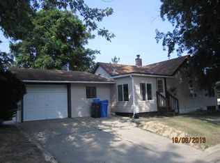 4 W School St, Belleville, WI 53508