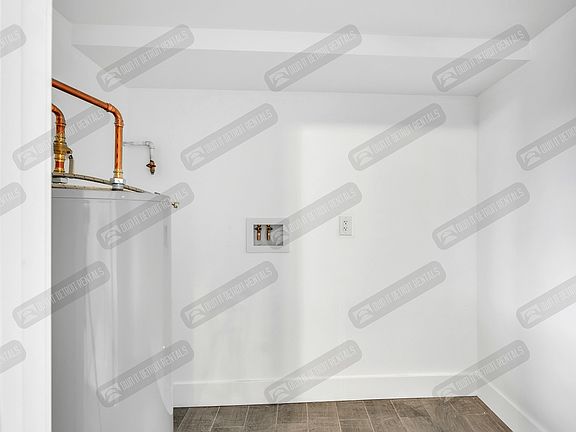 5th image of 4504 Oakwood Blvd #4
