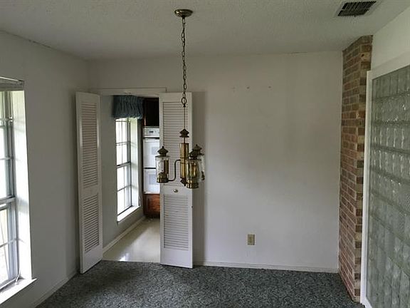 3rd image of 734 Brighton Ln