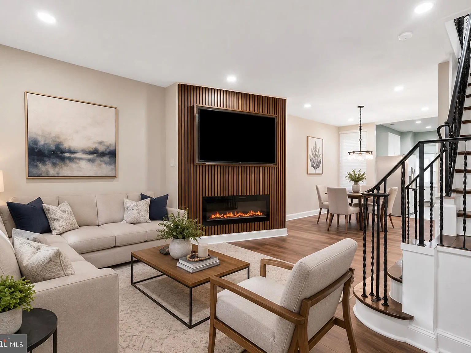 4 bed, 2.5 bath, 1140 sqft, $2,000 — Photo 3