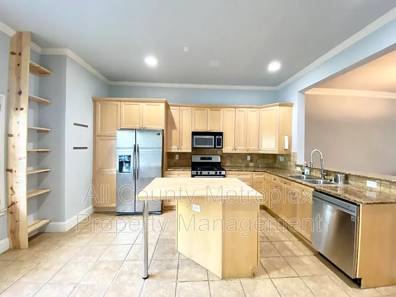 2 bed, 2.5 bath, 2265 sqft, $3,200 — Photo 2