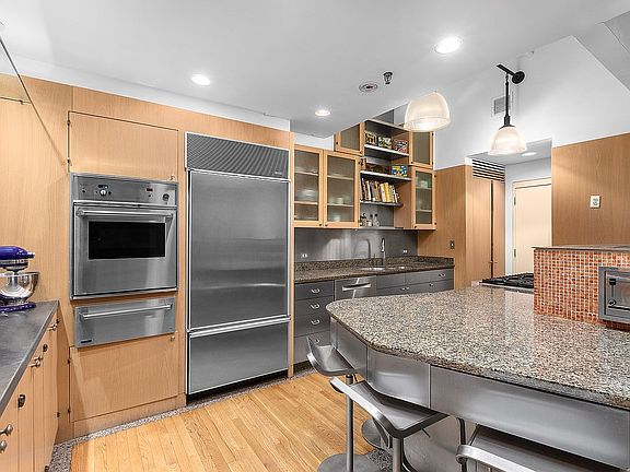 4th image of 154 W 18th St APT 3C
