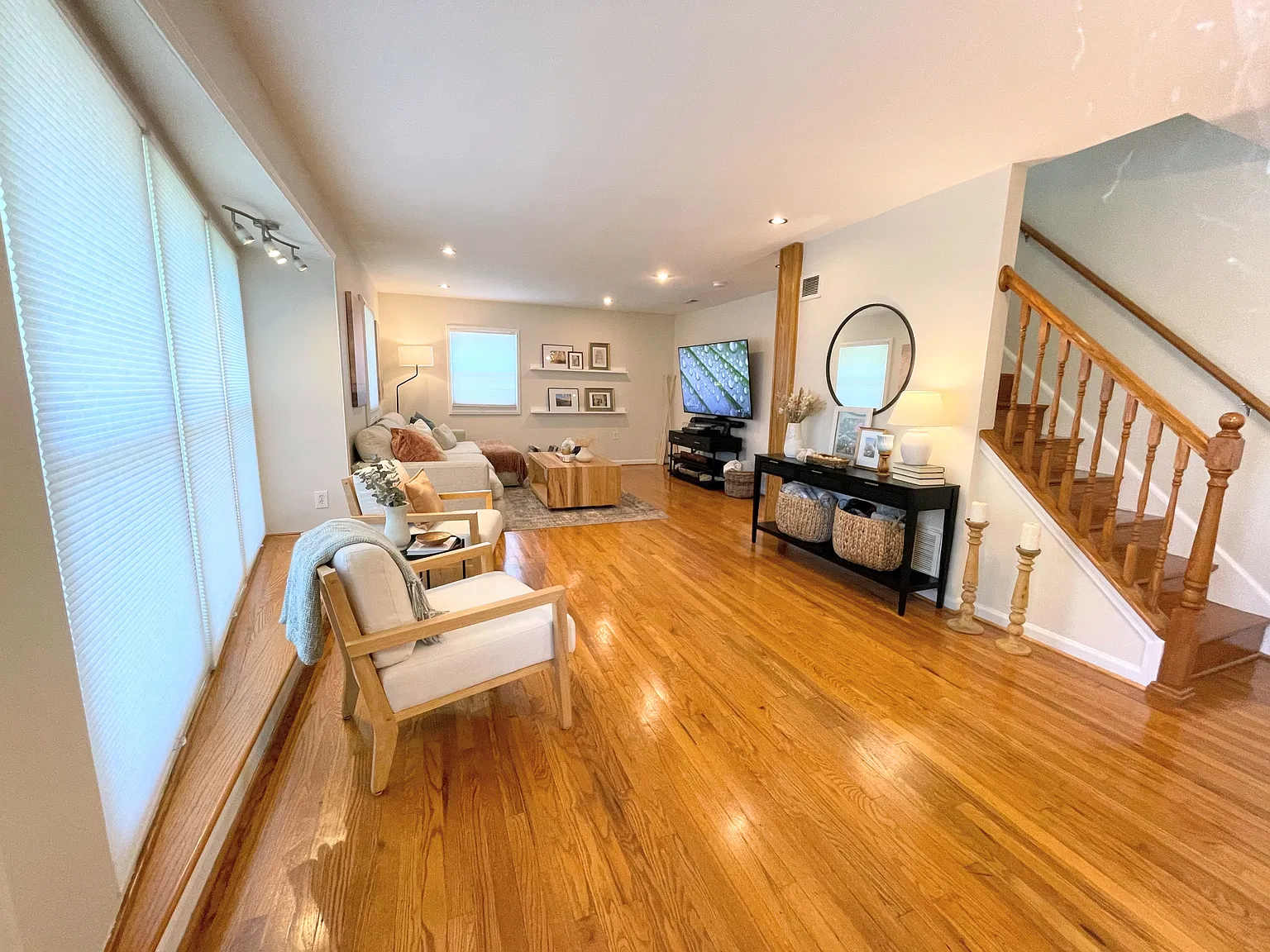 4 bed, 2005 sqft, $4,500 — Photo 2