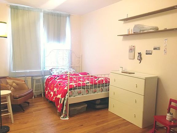 3rd image of 303 E 5th St APT 1A