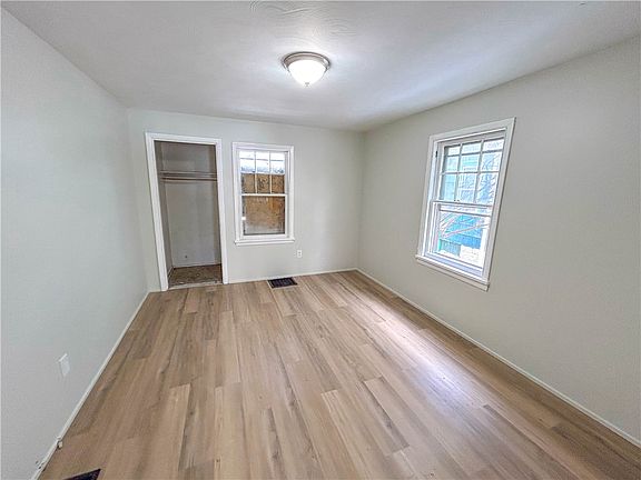 4th image of 42 Villa St