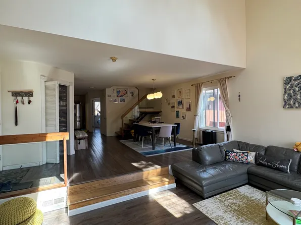 530 Teal Plaza image 3 of 30