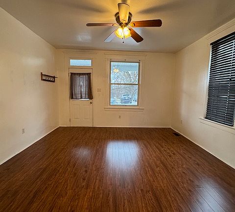 4th image of 134 1/2 E Smithfield St