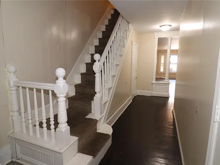 215 W Coal St — Photo 12